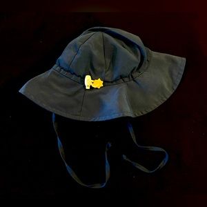 IPlay Boys Navy Bucket Hat with Straps Size:6-18 months.